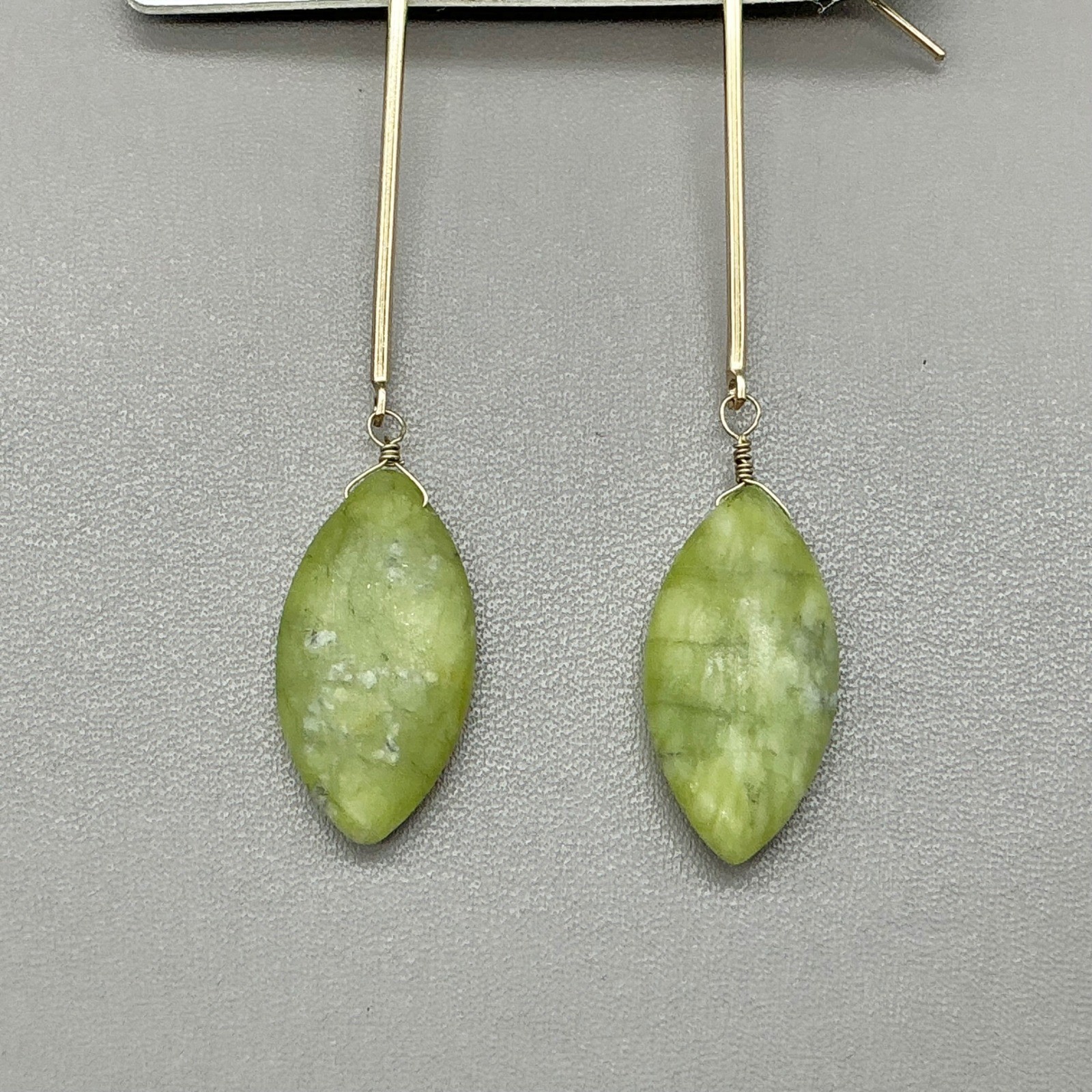 Chico’s Earrings Women Gold Tone Green Semi Precious Stone Dangle 2.75 Inch