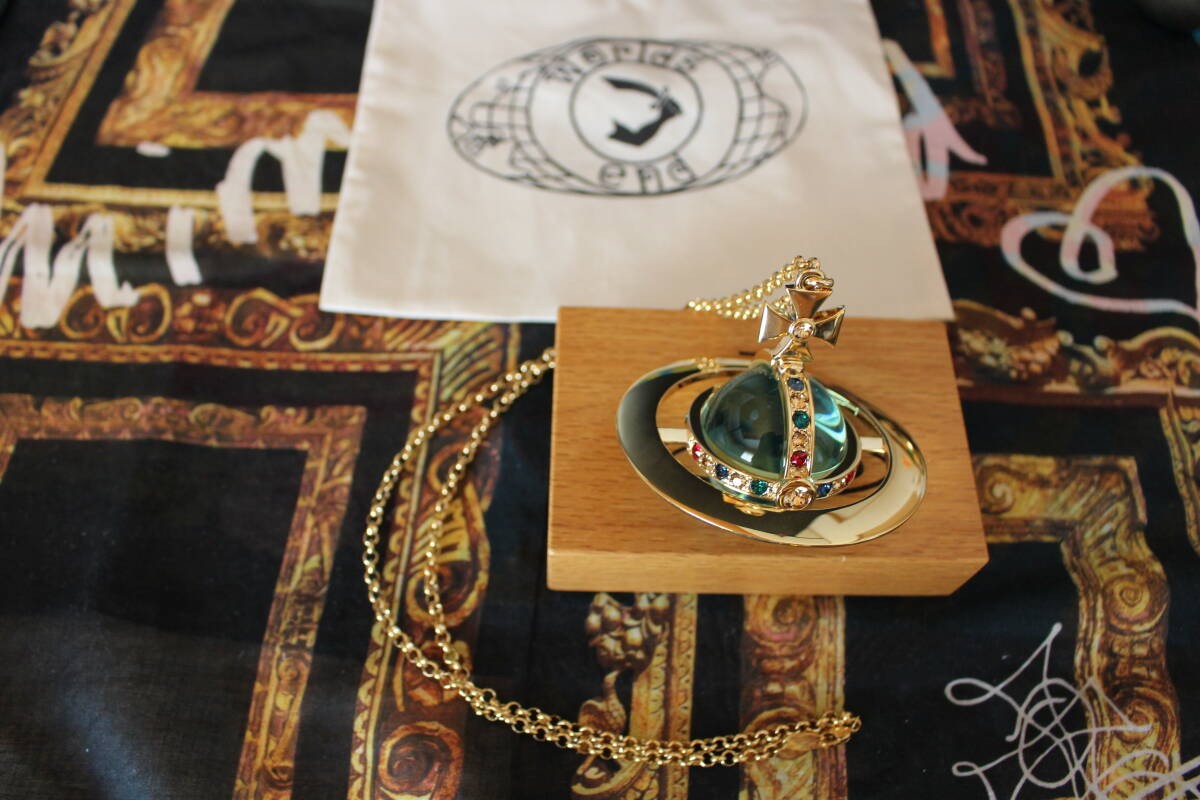 Vivienne Westwood Giant Orb Necklace Green x Gold Unused Excellent Condition