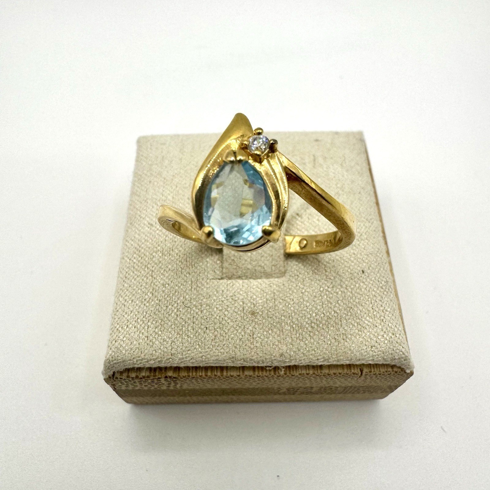 Pear Shaped Blue Crystal & CZ Ring Gold Plated Size 9 Stamped Elegant Jewelry