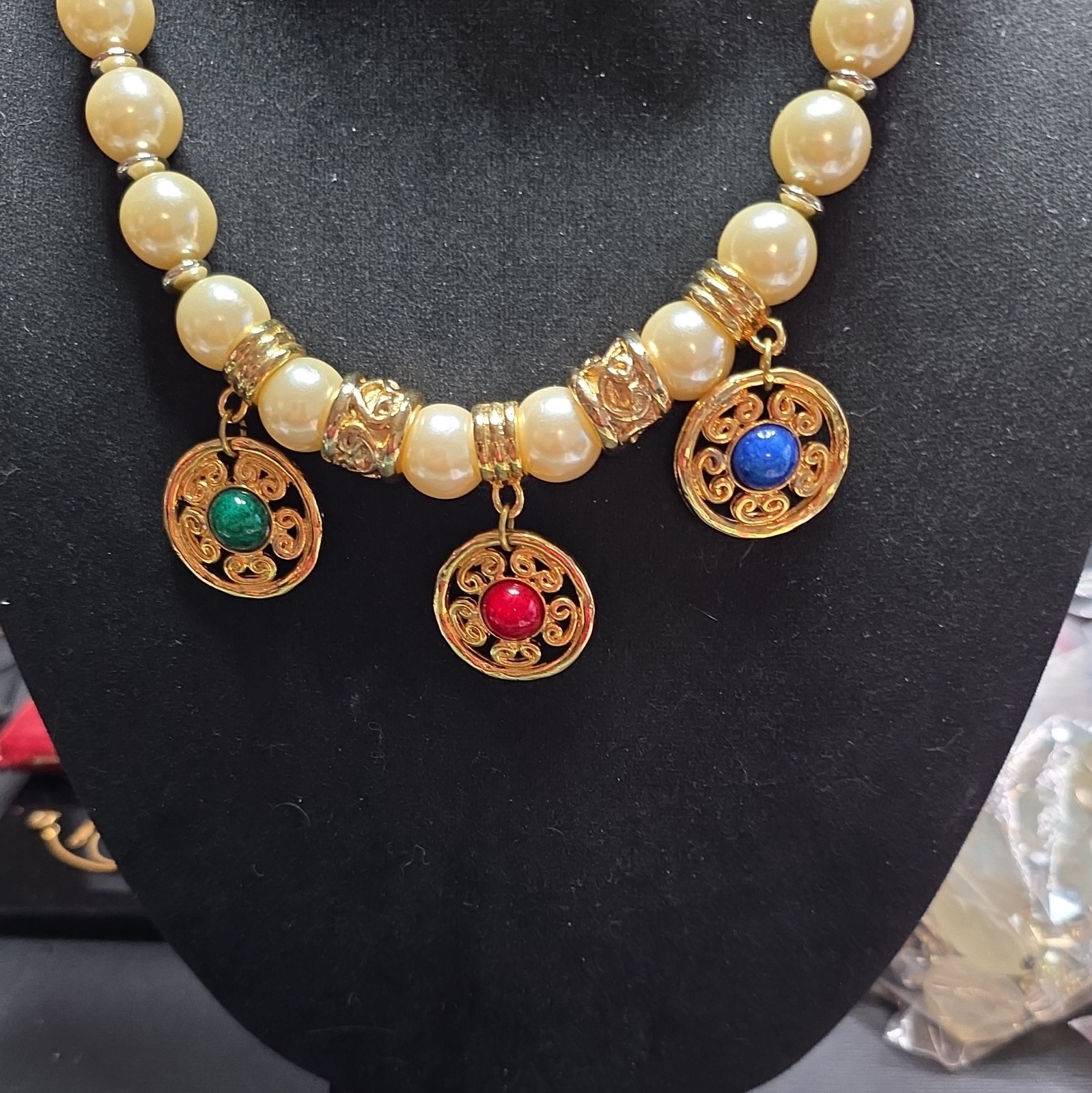 Gold Tone Beaded Imitation Pearl Round Pendant Necklace Red Green Blue Jewelry