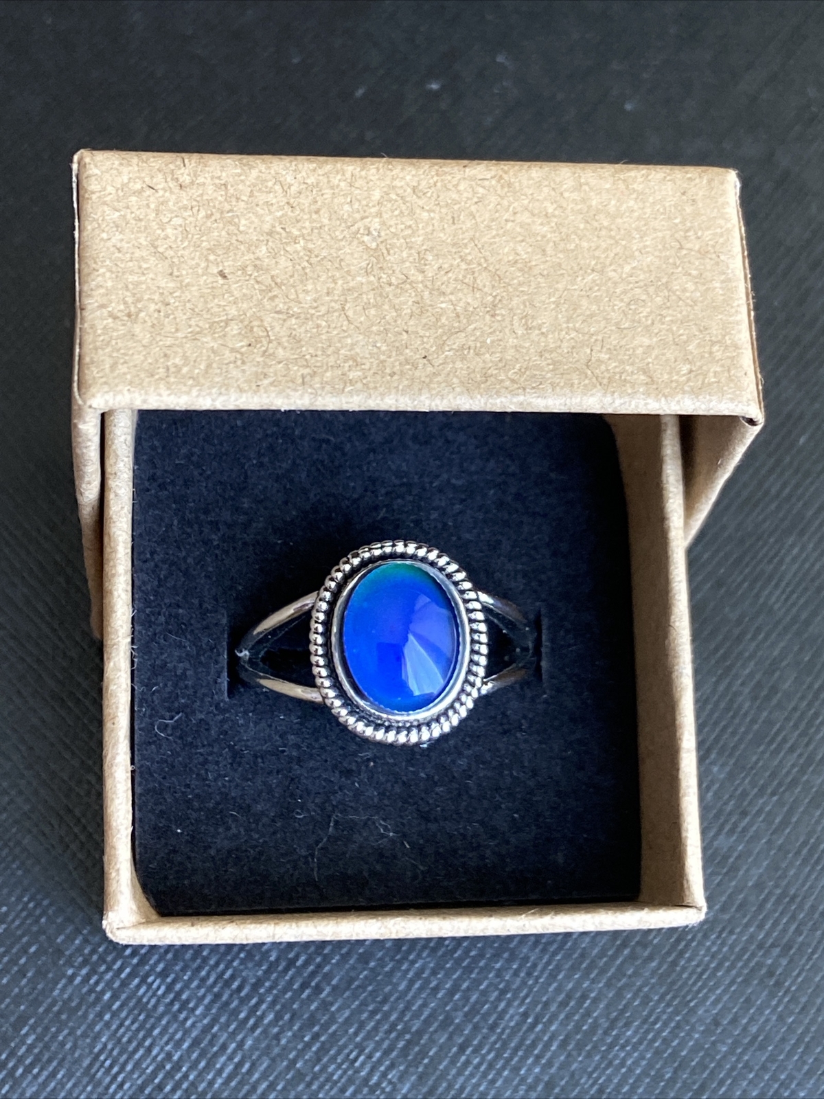 Vintage Style Oval Design Size 6.5 Zinc Alloy Mood Ring +Gift Box + Color Chart