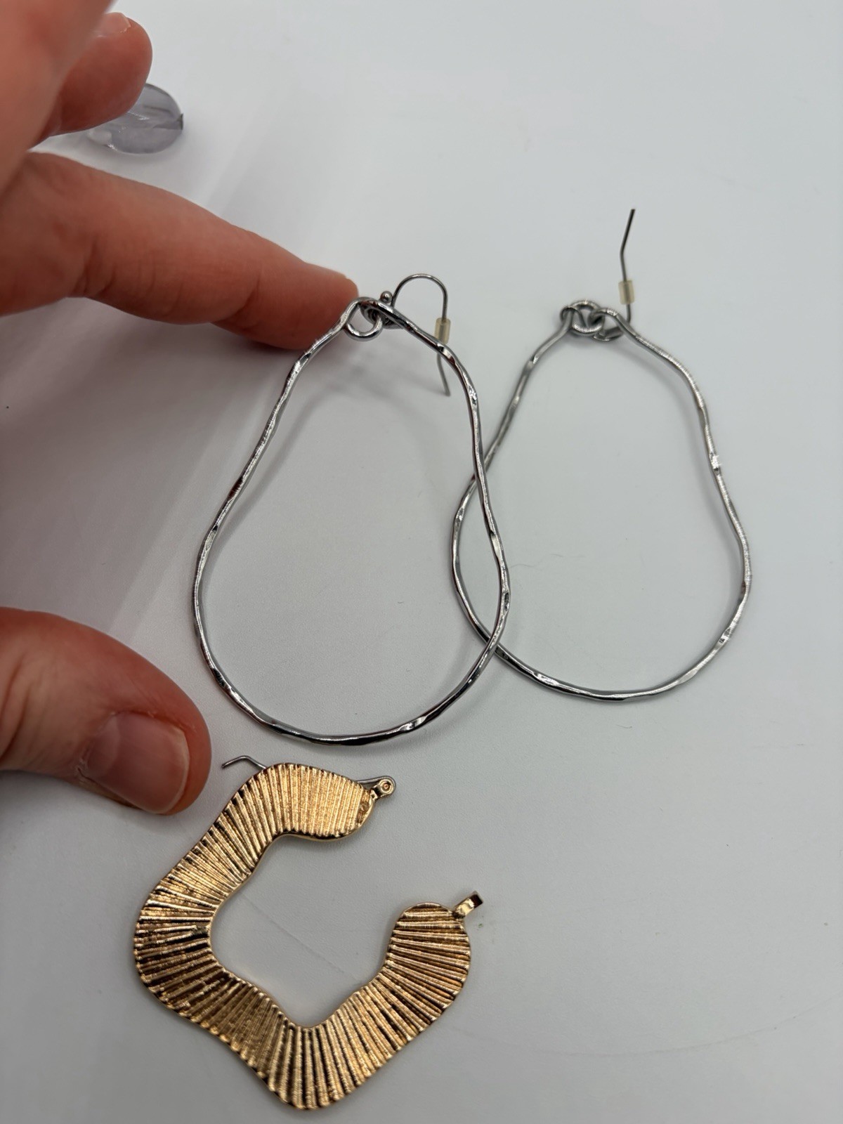 Assorted Modern Fashion Jewelry Earrings Lot Hoops, Dangle, Beads, Hearts 8 Pair
