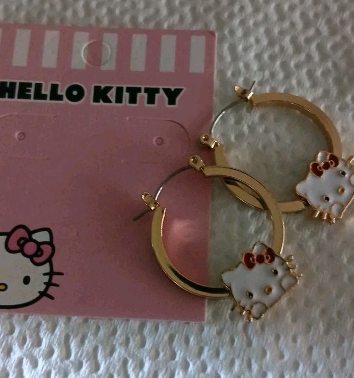 Hello Kitty ! Goldtone 1″ Hoops, Leverback, New! Youth,teens,adults!