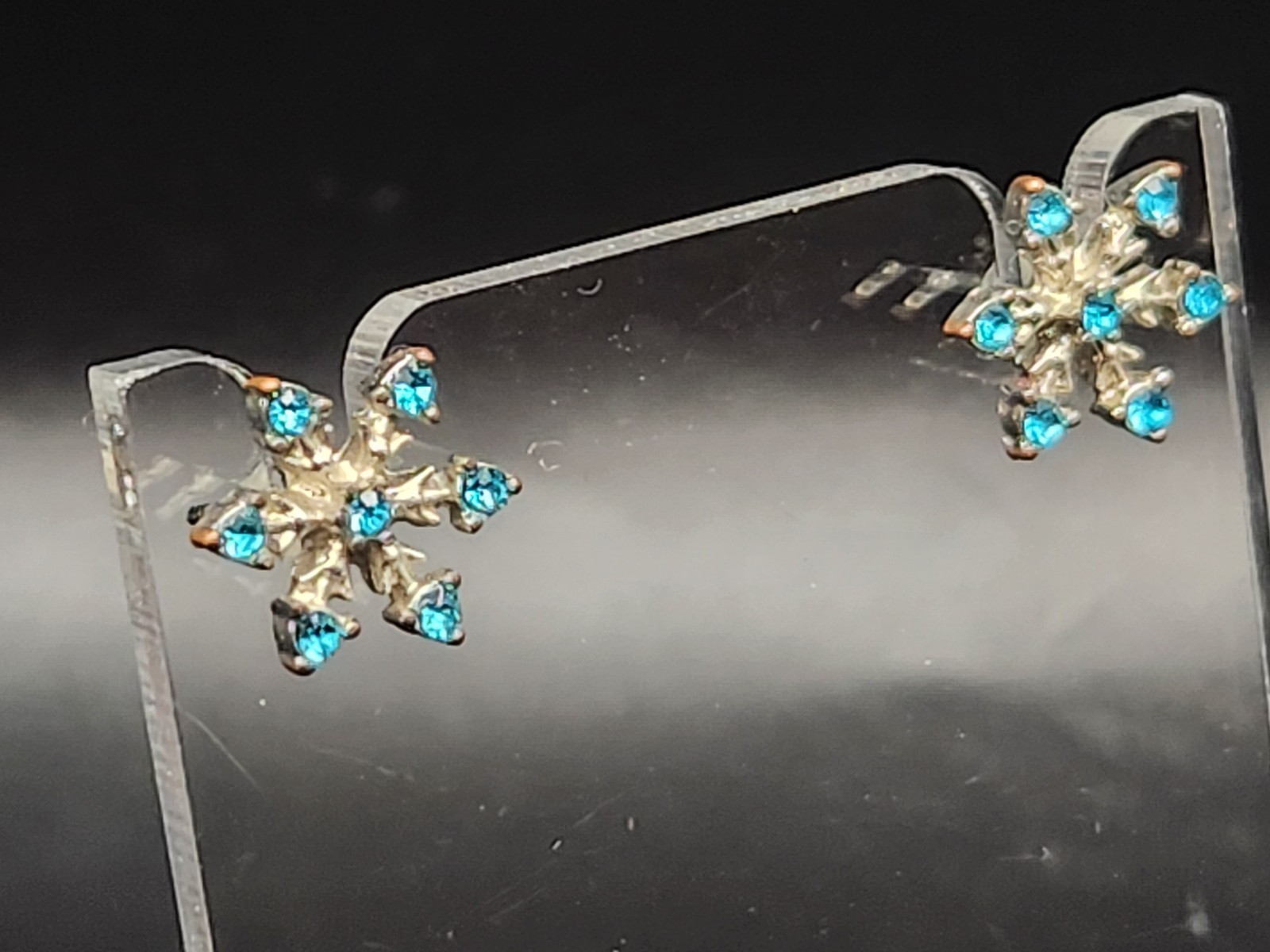 Blue Rhinestone Snowflake Stud Earrings Silver Tone Winter Holiday Earrings 1/2″