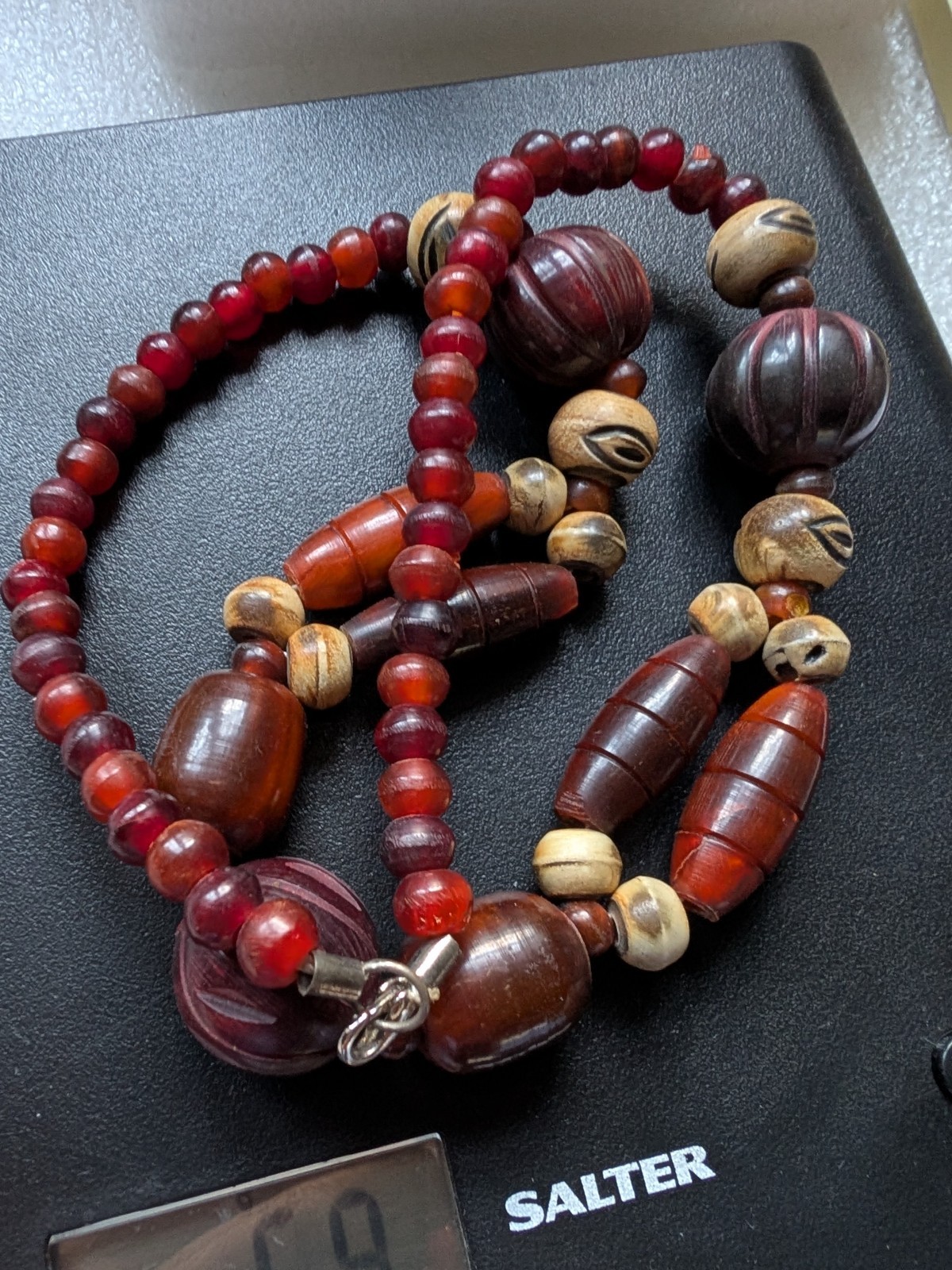 Vintage Red & Brown Faux Wooden Resin Beaded Necklace Engraved 69g & 22″ Long