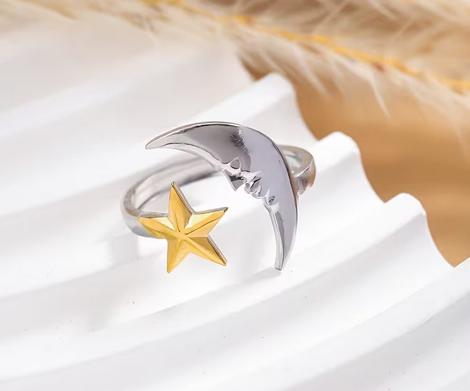 Moon face star 2 tone ring