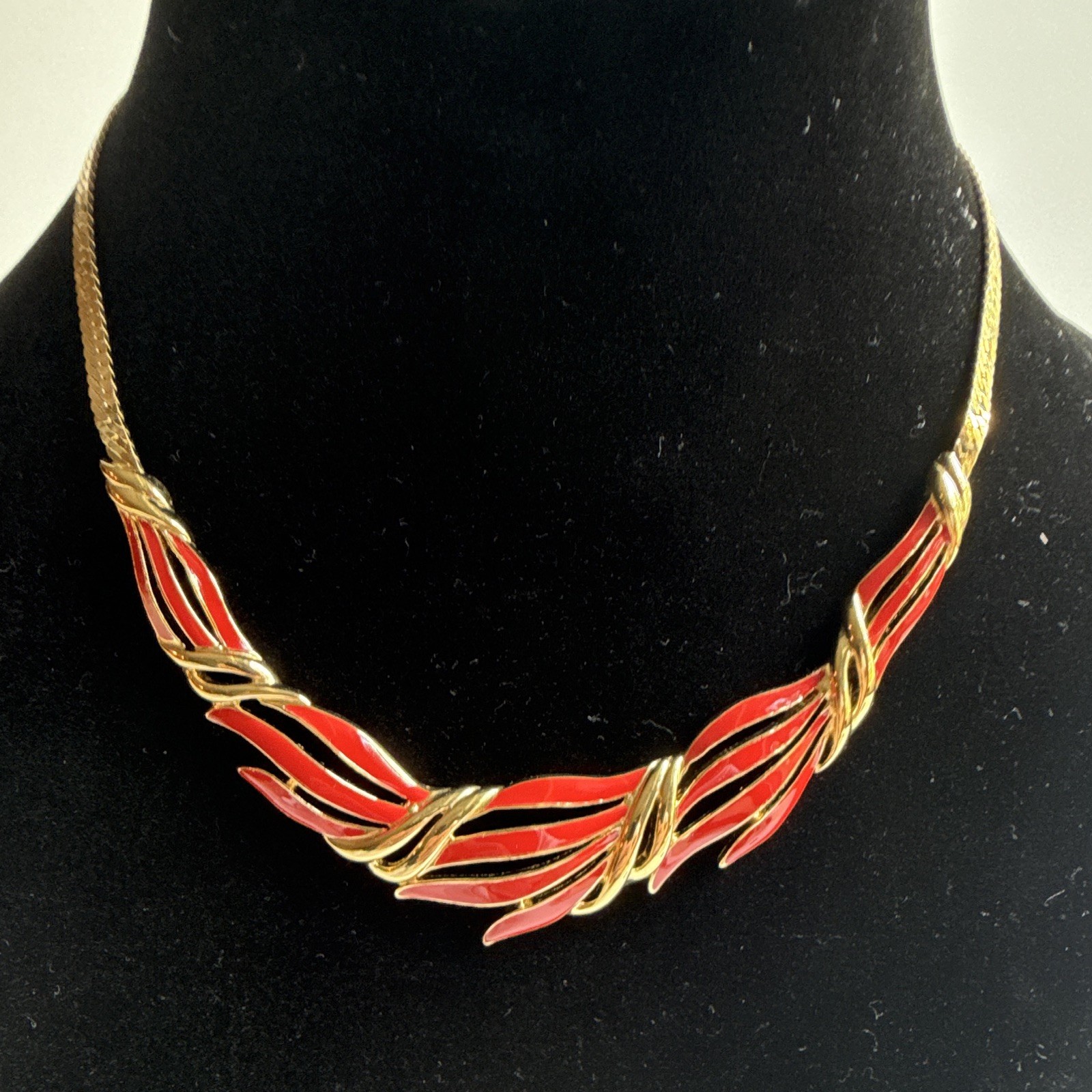 Vintage Crown Trifari Gold Tone & Red Enamel 14” Necklace