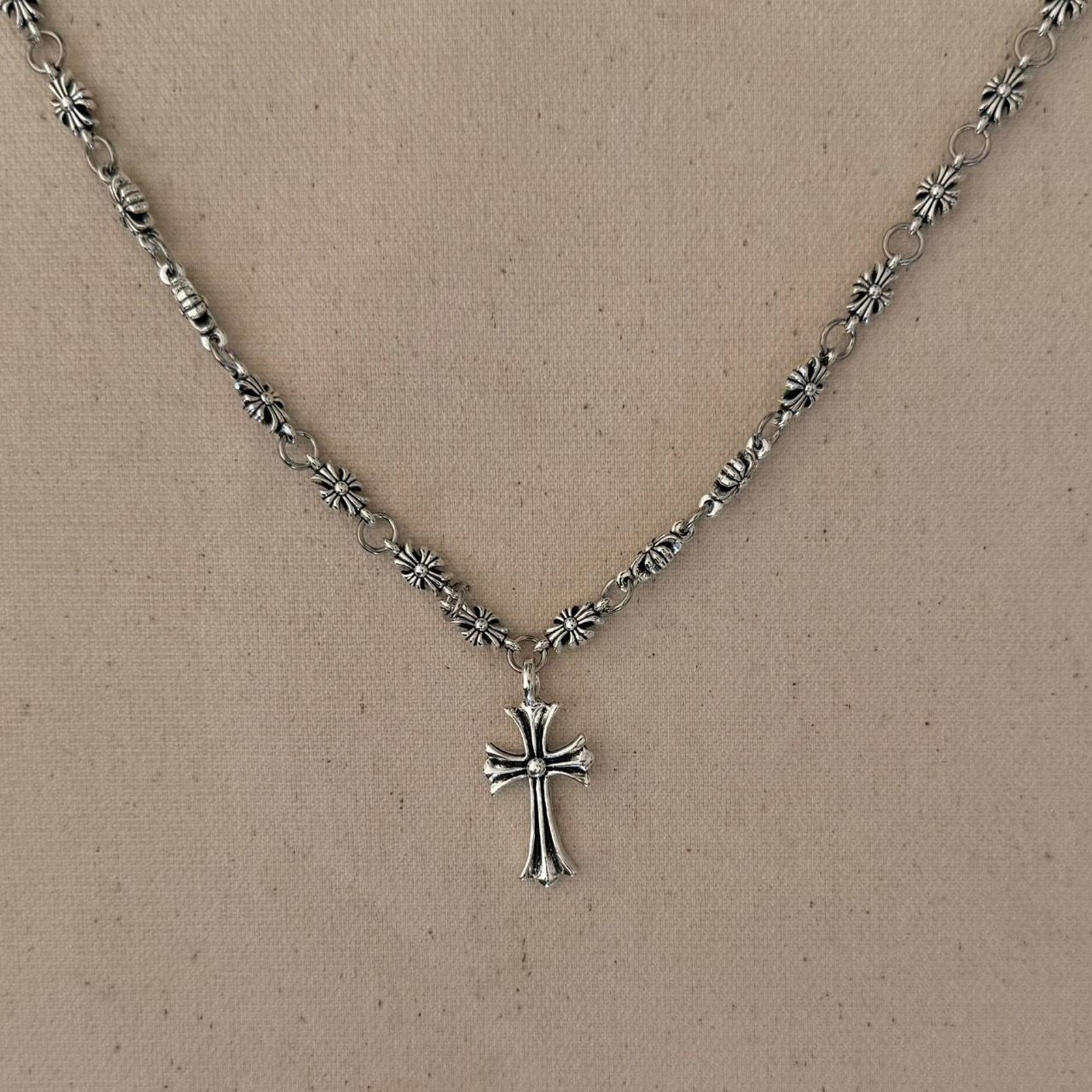 Y2K Silver Gothic Cross Necklace Unisex 22″ Simple Chain Great Quality