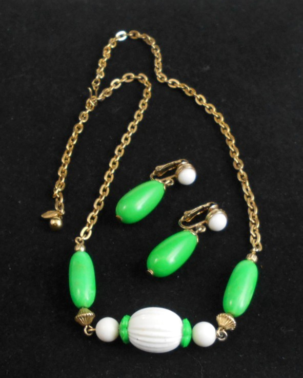 VINTAGE GORGEOUS AVON COME SUMMER NECKLACE & CLIP EARRINGS SET 1977 VERY GOOD