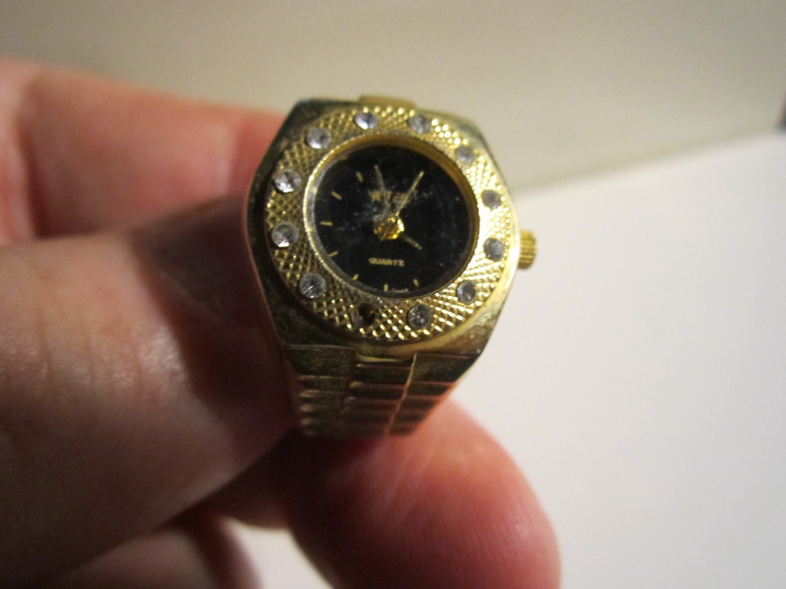 2 WATCH CLOCK RINGS -BOTH FANCY DESIGNS AND NEED BATTERIES TO RUN – OFC-R1