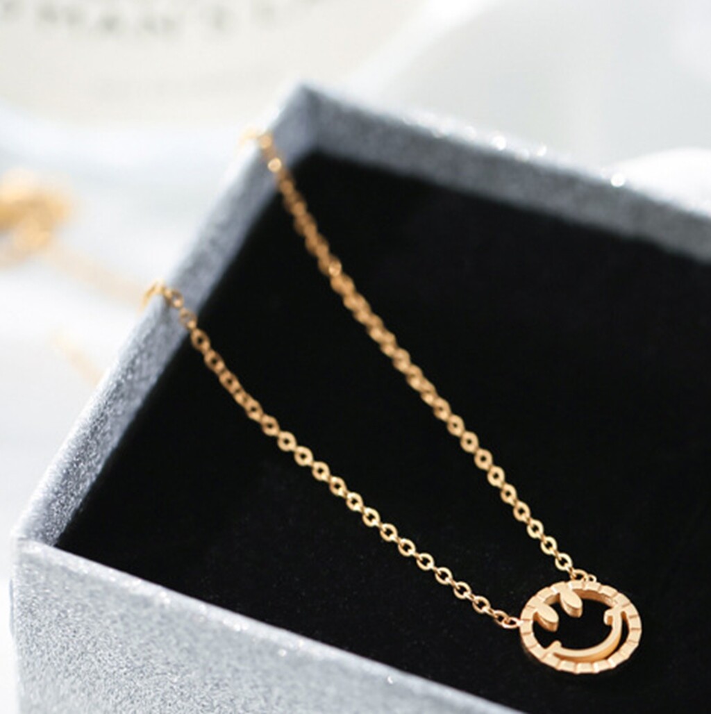 Fashion Women Gold Plated Titanium Stainless Steel Happy Face Necklace 16-18″