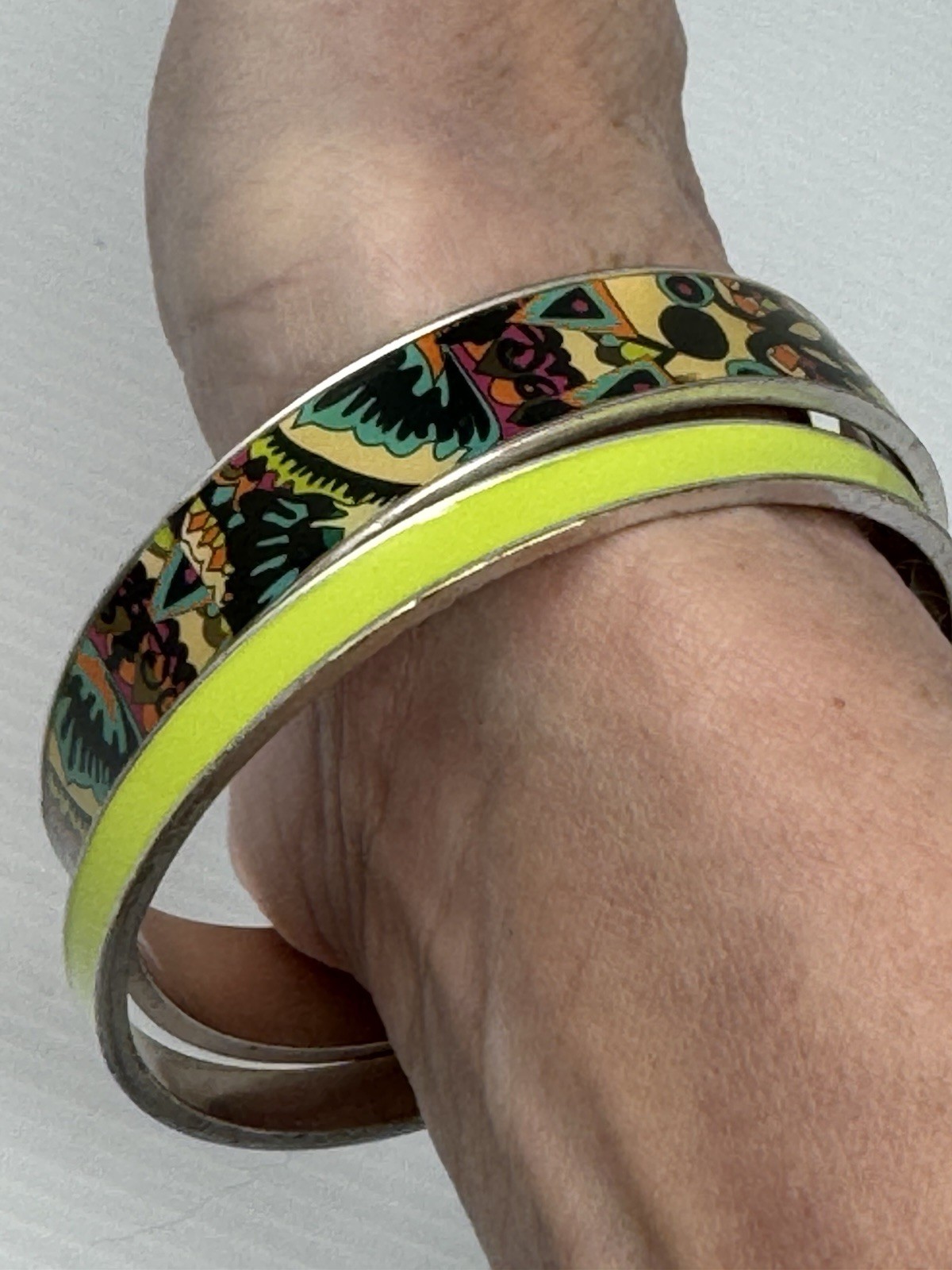 Sakroots Lime Green & Multicolor Bangle Bracelets Lot Of 2 Set Fashion Peace