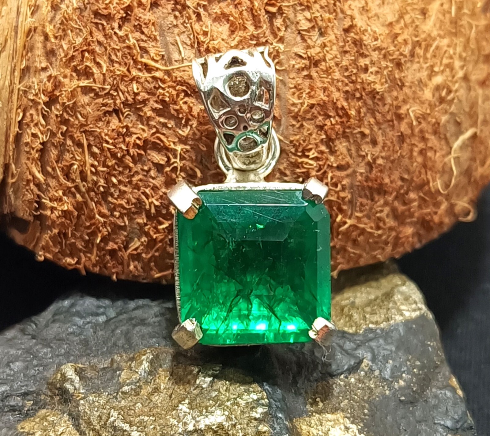 Certified 23.65Ct Stunning Emerald 925 Solid Silver Asscher Cut Pendant Gemstone