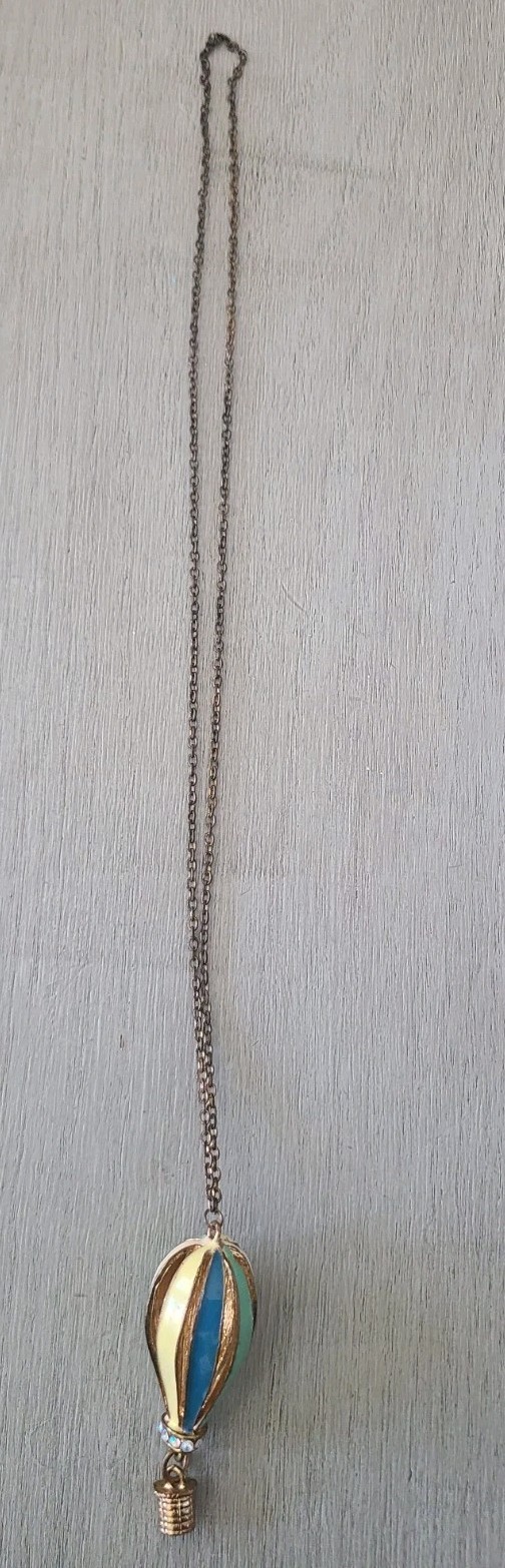 Vintage Gold Tone Enamel Metal Hot Air Ballon Pendant Necklace Rhinestones 15″