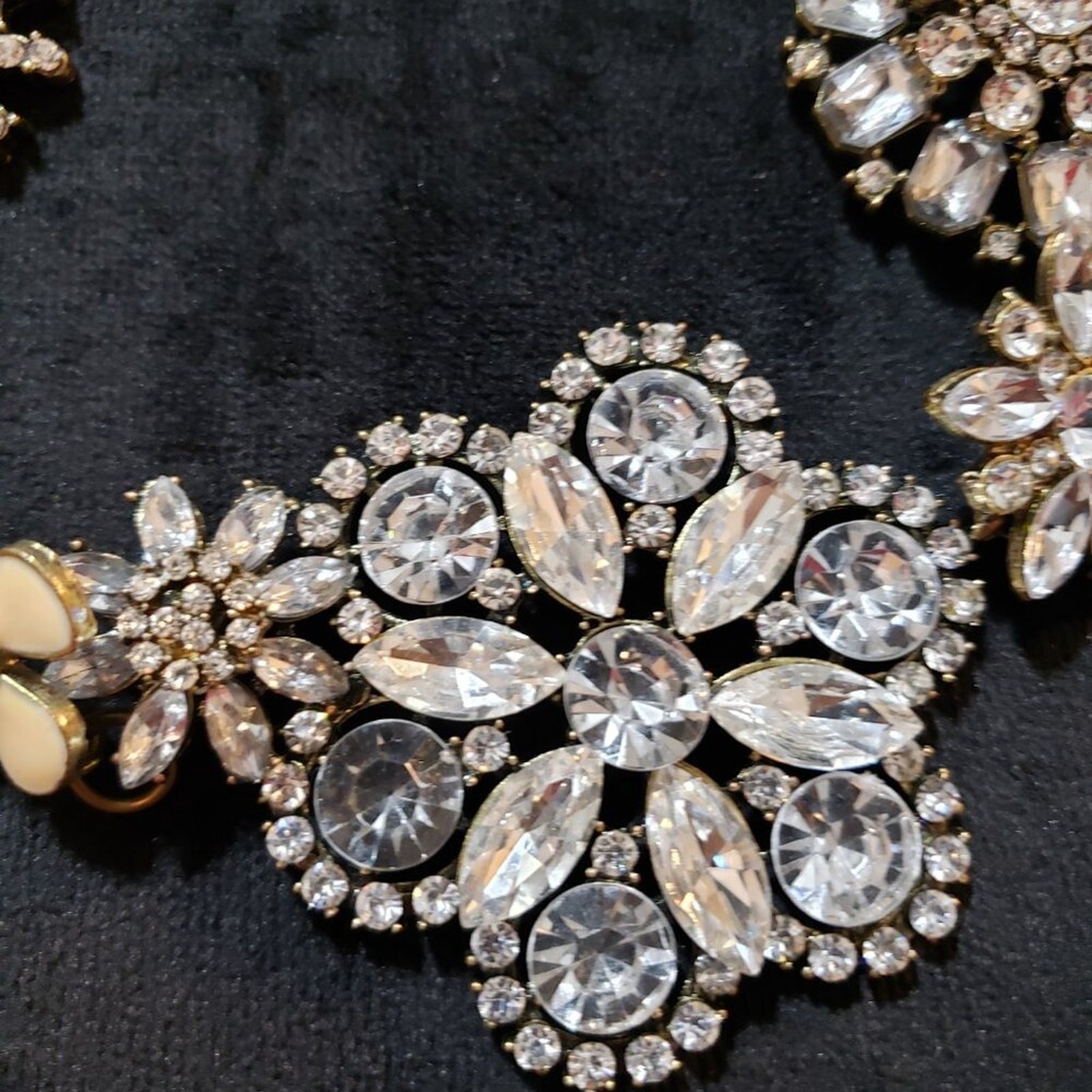 Women’s Gold Plated Crystal Floral Rhinestone Statement Necklace with Lobster