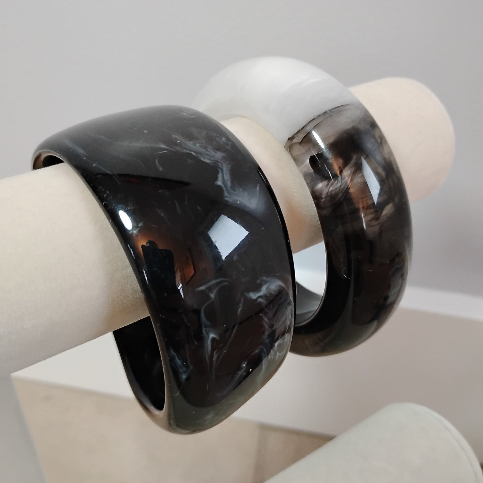 Black White Chunky Bangle Bracelets Marbled NEW Sz 8-8.5 Lot Plastic Resin
