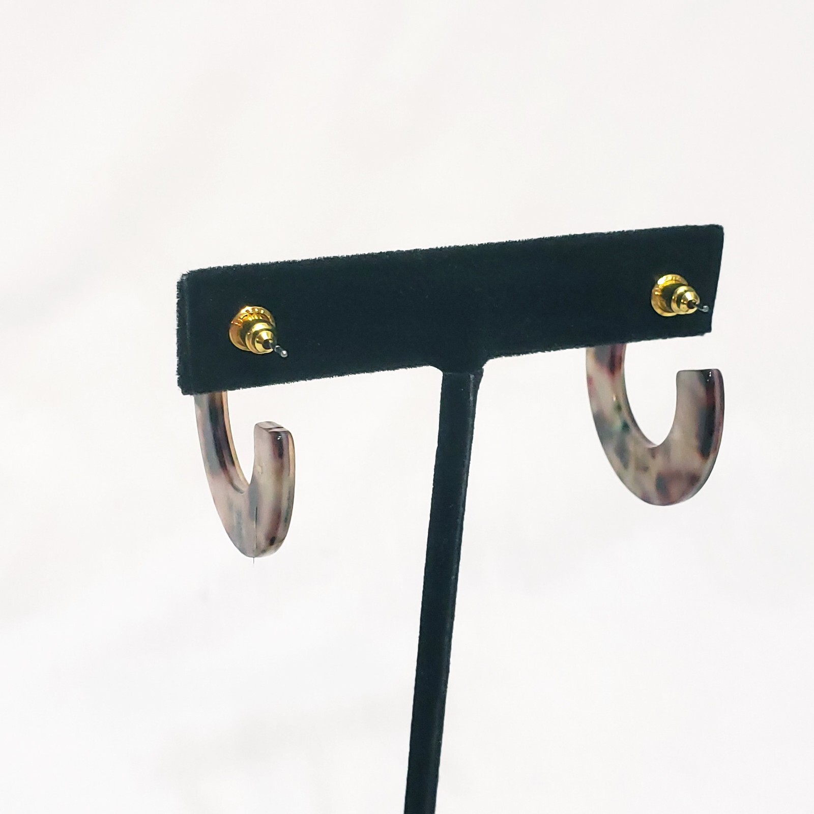 C Shaped Hoop Tortoise-Look Acrylic Resin Earrings 1″ Pierced Vintage Brown