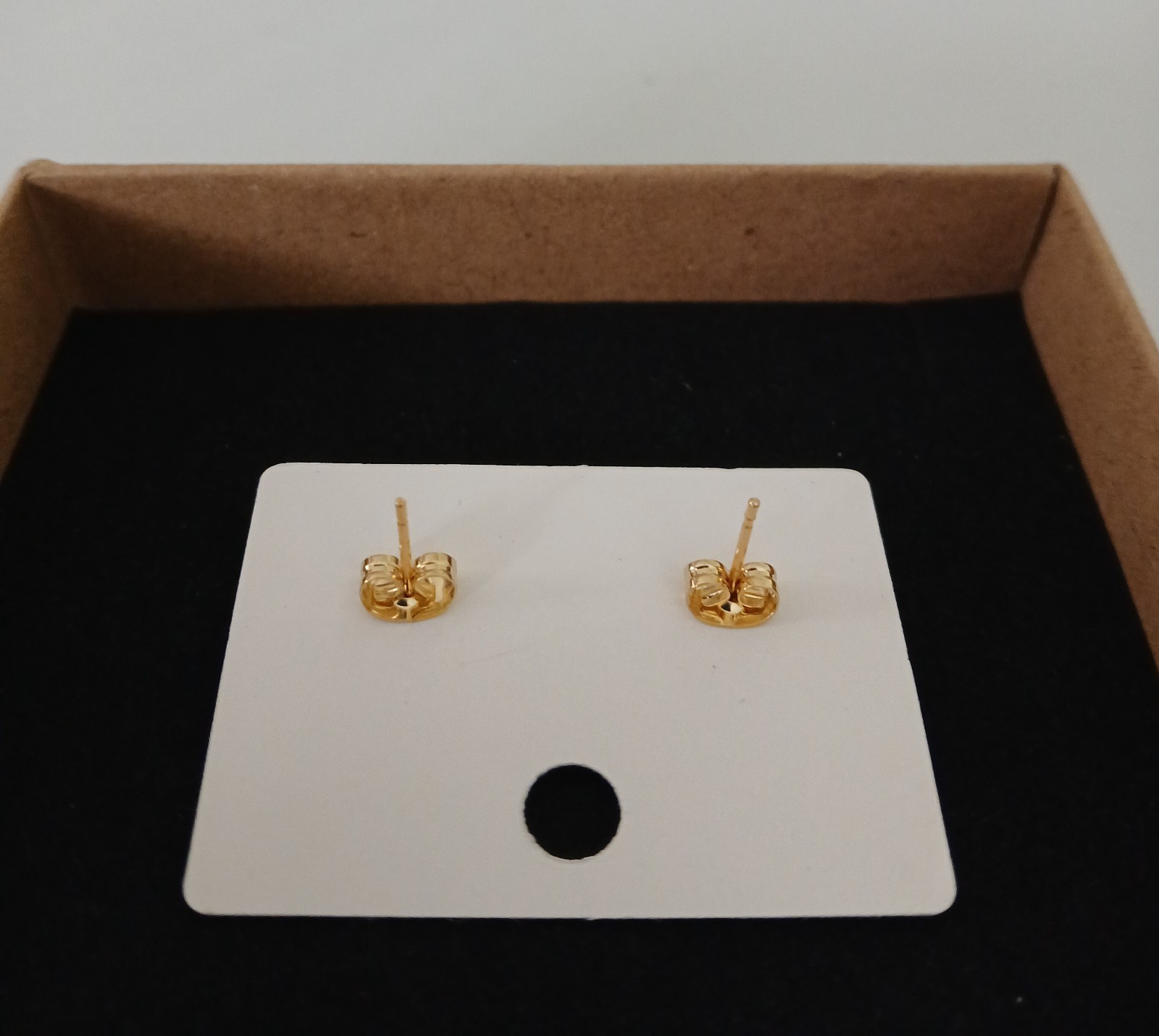 NIB! Great Gift! Gold And Purple Daisy Stud Earrings With Pink Center! Easter!