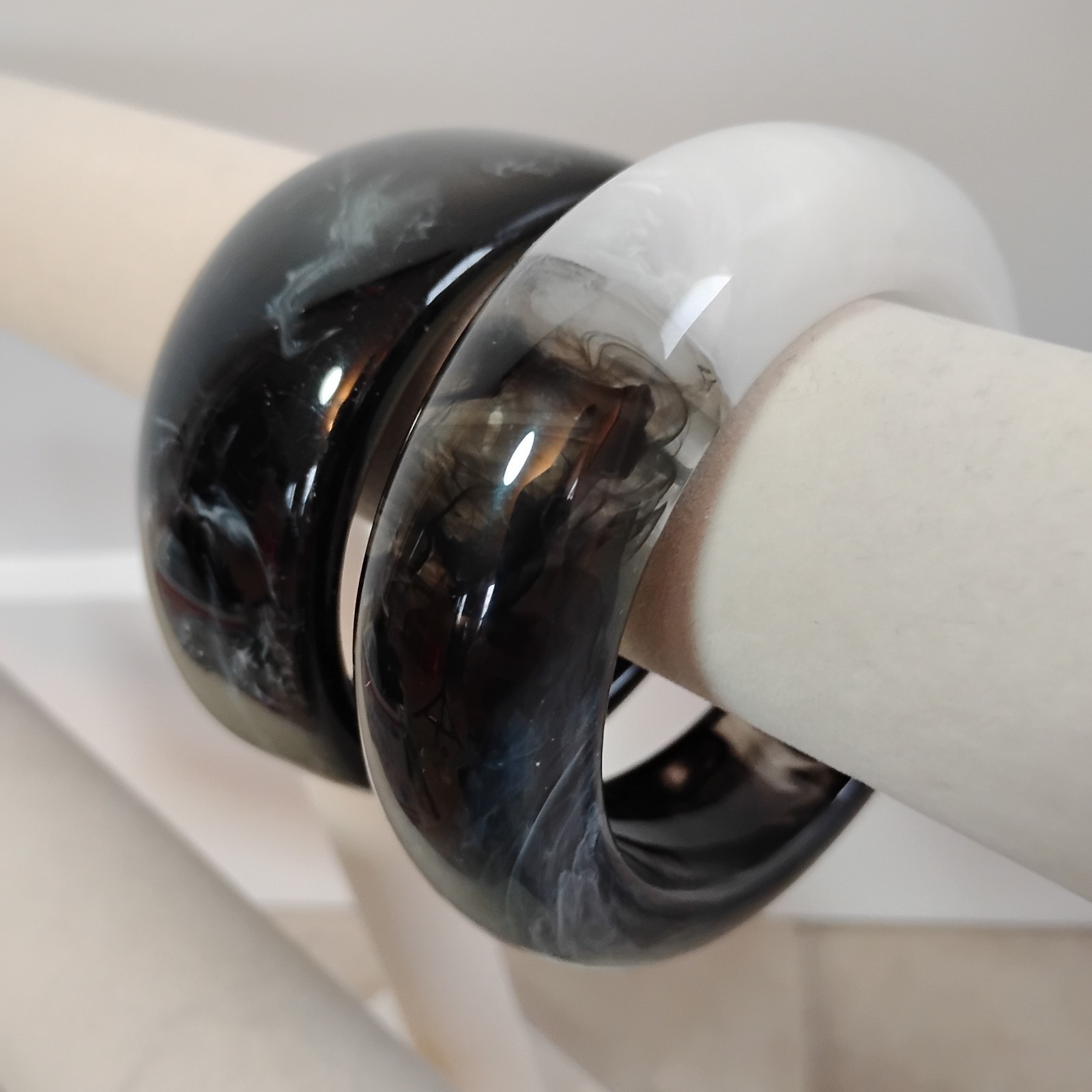 Black White Chunky Bangle Bracelets Marbled NEW Sz 8-8.5 Lot Plastic Resin