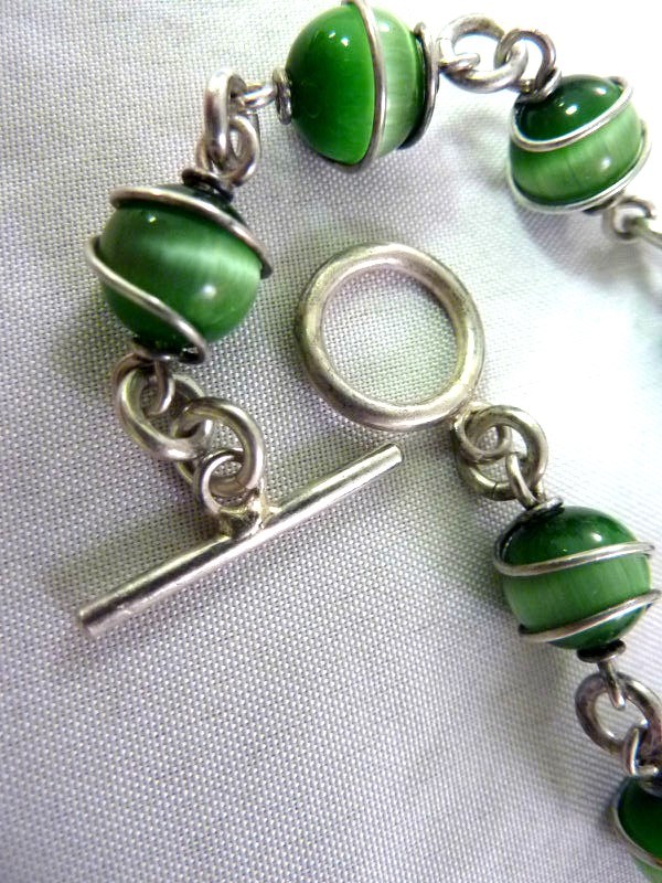 VERY COOL STERLING GREEN SATIN GLASS BEAD BRACELET 15.7g 7.5″ I-3486