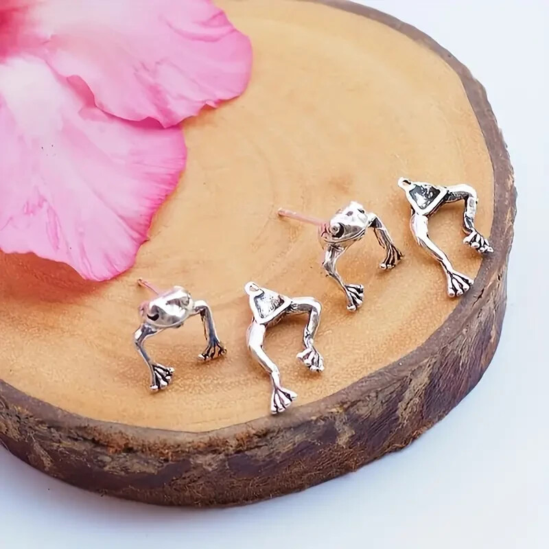 Vintage Chic Frog Stud Earrings Durable Zinc Alloy Construction for Parties