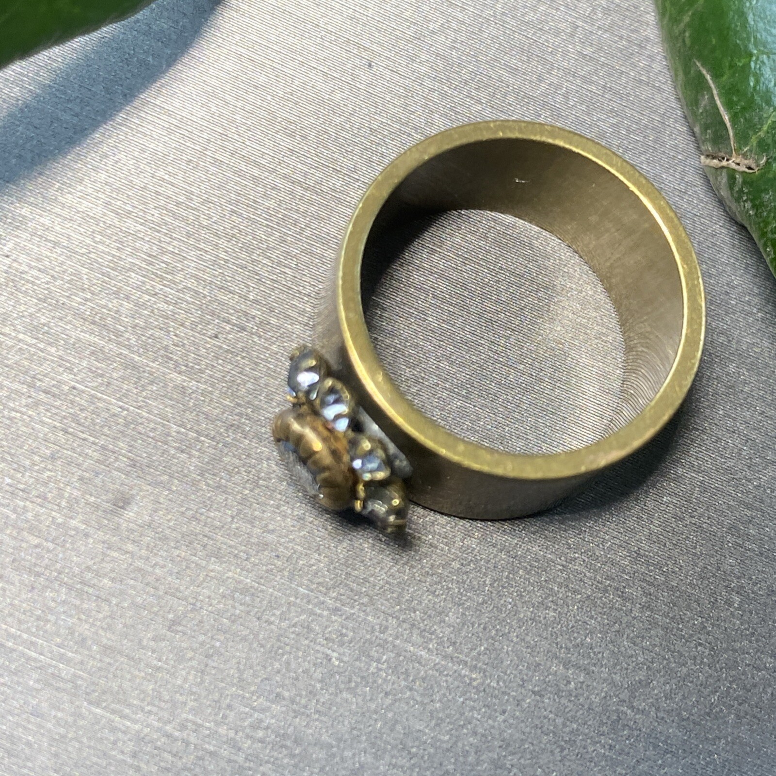 Vintage Bronze Halo Ring Band Estate Jewelry Pre-Owned Crystal Flower Size 5.5