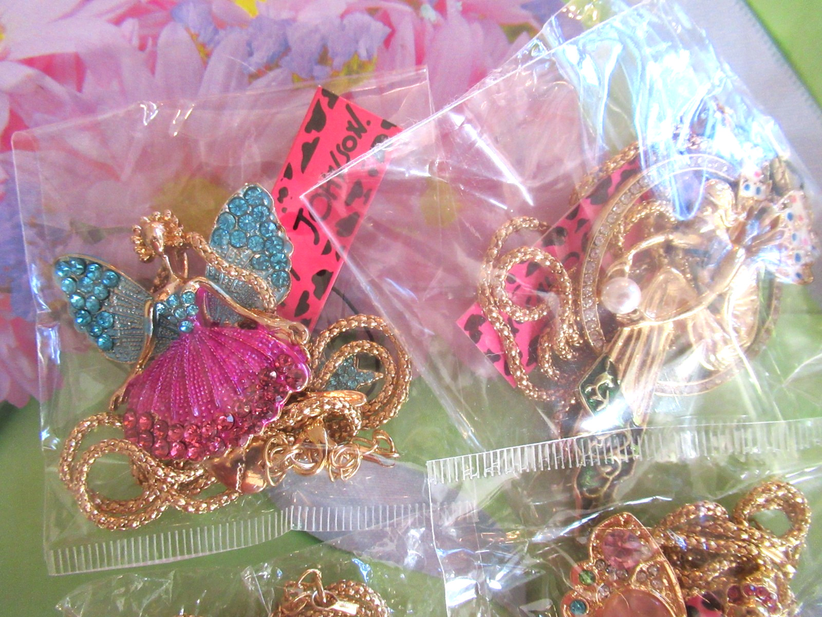 BETSEY JOHNSON Novelty Pendant Necklaces Fairies Angels Fairytale & Fantasy 6pcs