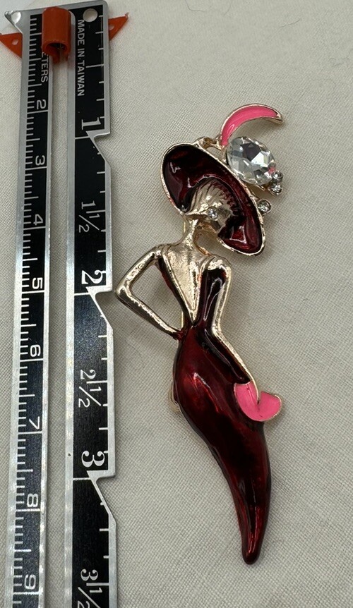Wine Red Sexy Lady Brooch Enamel Pin Big Hat Pin Party Girl Fashion Large Rhine