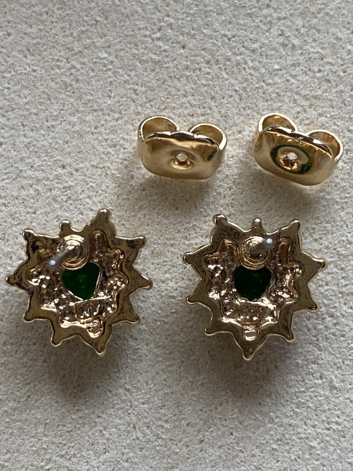 Vintage Gold Tone Emerald Green Heart Halo Cluster Stud Earrings Starburst