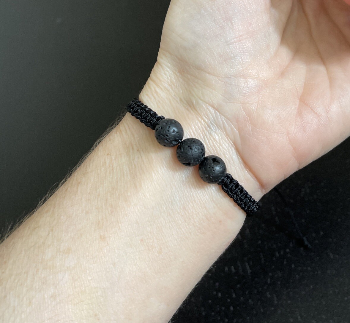 Pulsera Negra de Lava Obsidia Negra para la proteccion general de la vida